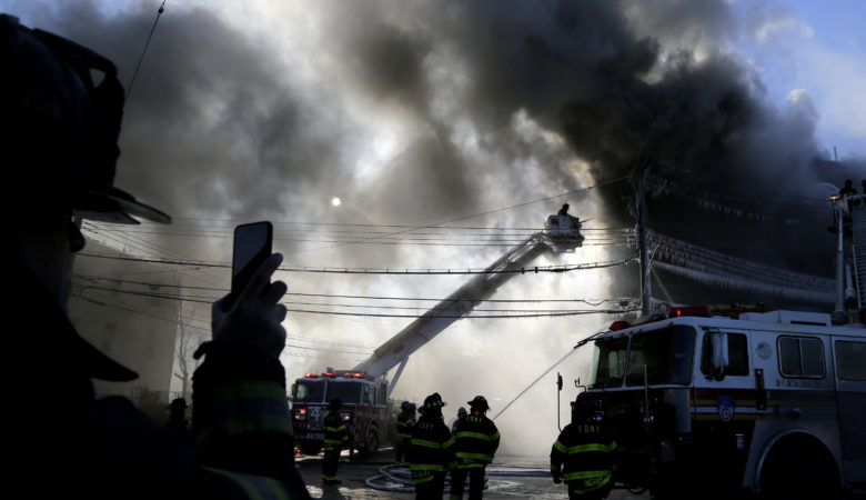 Αυξήθηκαν στους 13 οι νεκροί από την φωτιά στο Μπρονξ