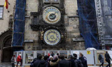 Το αστρονομικό ρολόι της παλιάς Πράγας σταματά για έξι μήνες