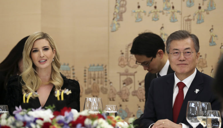 Κεκλεισμένων των θυρών η συνάντηση του Νοτιοκορεάτη πρόεδρο με την Ιβάνκα