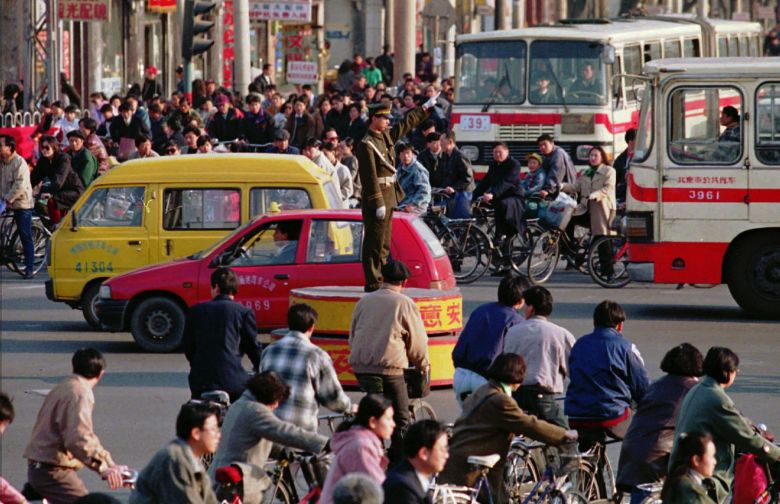 Μέτρα για τους πεζούς στην Κίνα που διασχίζουν με κόκκινο τους δρόμους