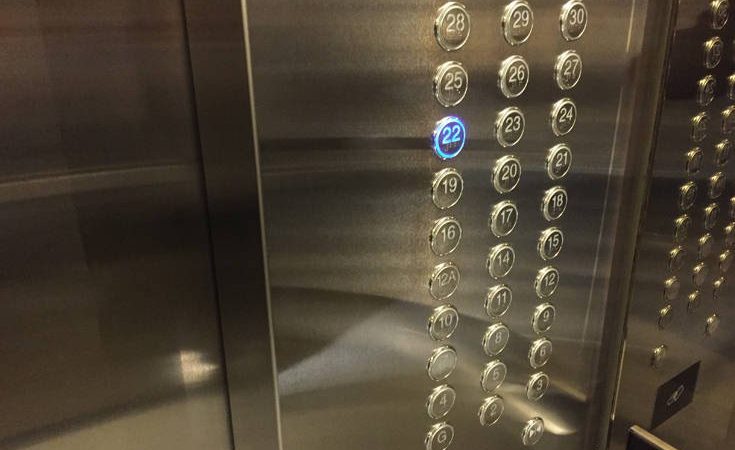 Κλείδωσαν το ασανσέρ πολυκατοικίας σε όσους δεν πληρώνουν κοινόχρηστα!