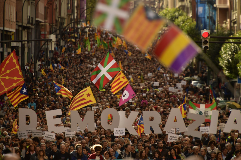 Οι Βάσκοι στο πλευρό της Καταλονίας για το δημοψήφισμα