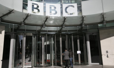 Πέφτει… χατζάρα στο BBC λόγω οικονομικών προβλημάτων – Θα περικόψει 1.000 θέσεις εργασίας