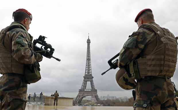 Η Γαλλία κατεβάζει στους δρόμους 7.000 στρατιώτες για περιπολίες ασφαλείας