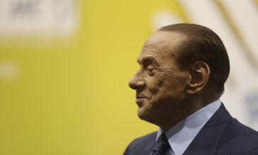 Ο Μπερλουσκόνι ανοίγει το δρόμο για σχηματισμό κυβέρνησης στην Ιταλία