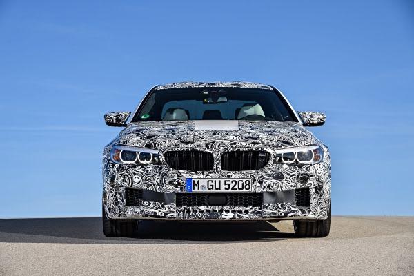 Oι κρυφές και φανερές αρετές της νέας BMW M5