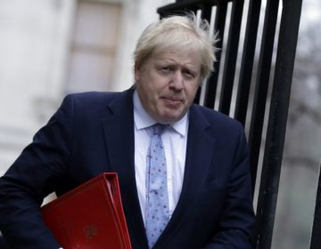 Τη δίωξη του Μπόρις Τζόνσον ζητά επιχειρηματίας για «ανεύθυνη και ανέντιμη» συμπεριφορά