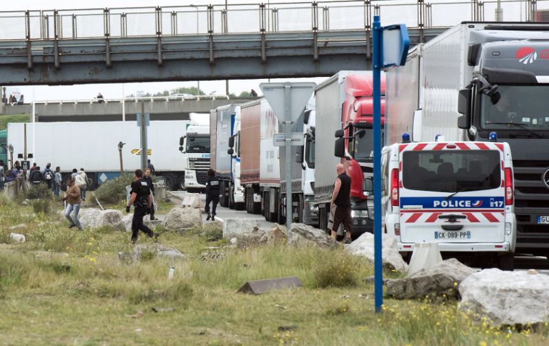 Εικόνες Προμαχώνα στα σύνορα της Γαλλίας από μπλόκο των φορτηγών