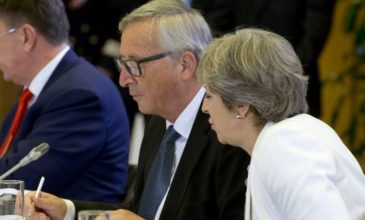 Συνάντηση Γιούνκερ, Μπαρνιέ και Μέι για να τρέξει η συμφωνία για το Brexit