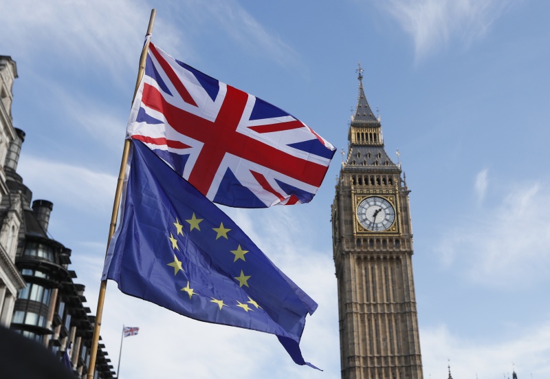 Τελωνειακή ένωση με την ΕΕ παρά το Brexit υποστηρίζει το Λονδίνο