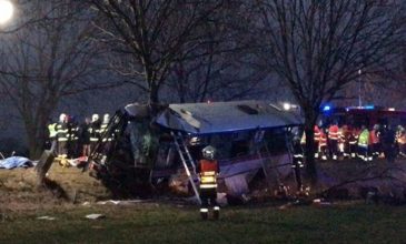 Τουλάχιστον 3 νεκροί σε τροχαίο με λεωφορείο στην Πράγα