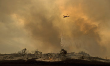 Πυρκαγιά επεκτείνεται με ταχύτητα στην Καλιφόρνια