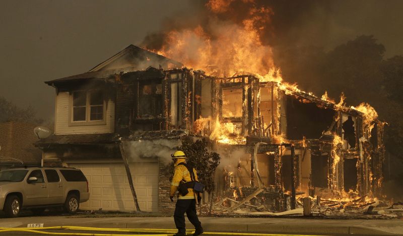 Στις φλόγες η βόρεια Καλιφόρνια – 11 οι νεκροί στις πυρκαγιές