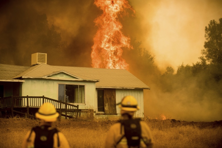 Κόλαση φωτιάς απειλεί την Καλιφόρνια