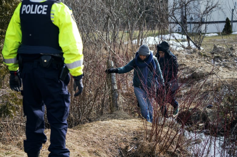 Χιλιάδες μετανάστες στα σύνορα του Καναδά για άσυλο