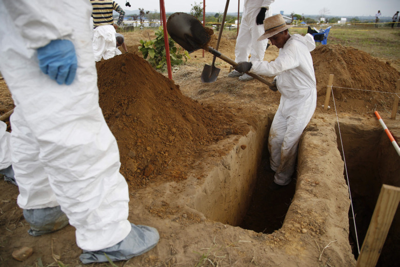 Εντόπισαν ομαδικό τάφο σε περιοχή που δρουν συμμορίες στην Κολομβία