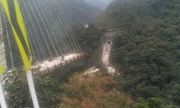 Εννέα νεκροί και πέντε τραυματίες από κατάρρευση γέφυρας στην Κολομβία