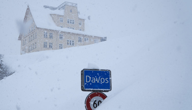 2 χιλιόμετρα περπάτησε στα χιόνια ο Τσίπρας για να φτάσει στο Νταβός