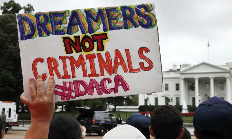 Σάλος με την κατάργηση του DACA – Ο Τραμπ τρολάρει τους «Ονειροπόλους»  