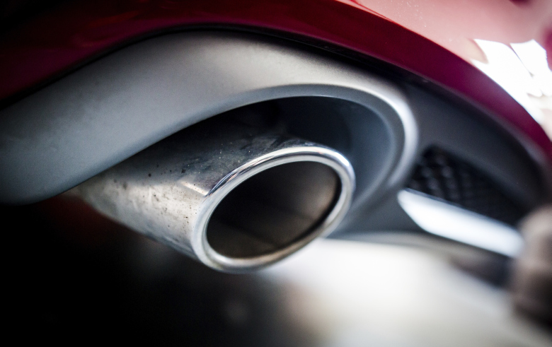 Ποιοι και γιατί σκέφτονται να καταργήσουν τα αυτοκίνητα με πετρέλαιο