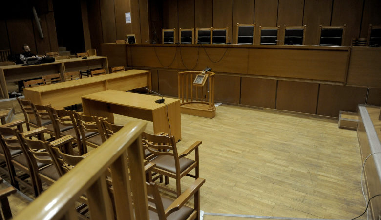 «Άφαντοι» οι «επώνυμοι» κατηγορούμενοι στη δίκη για τα ναρκωτικά στο Κολωνάκι