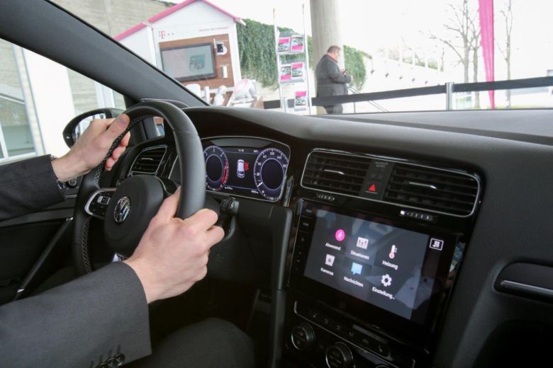 Volkswagen και Deutsche Telekom διασυνδέουν το αυτοκίνητο με σπίτι