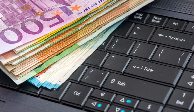 Φόρος εισοδήματος και ΦΠΑ έφεραν επιπλέον 5,5 δισ. ευρώ στα δημόσια ταμεία