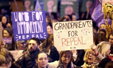 Χιλιάδες Ιρλανδοί διαδήλωσαν κατά των αμβλώσεων