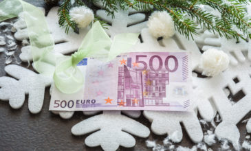Ποιοι μπορούν να πάρουν έκτακτο κοινωνικό μέρισμα 1,5 δισ. ευρώ τα Χριστούγεννα