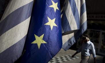 Euractiv: Η Ελλάδα βγαίνει από τα μνημόνια και η ΕΕ αλλάζει σελίδα