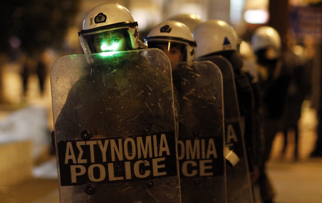 Επεισόδια στο κέντρο της Πάτρας – Τραυματίστηκε αστυνομικός