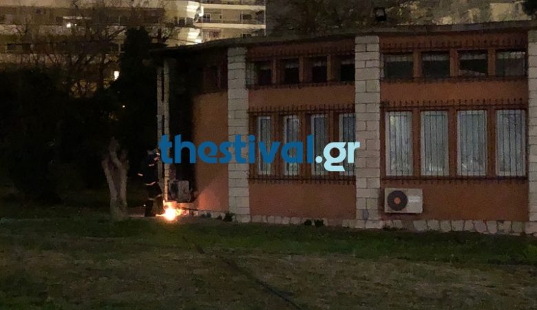 Εμπρηστική επίθεση σε γραφεία του ΥΕΘΑ στην Θεσσαλονίκη