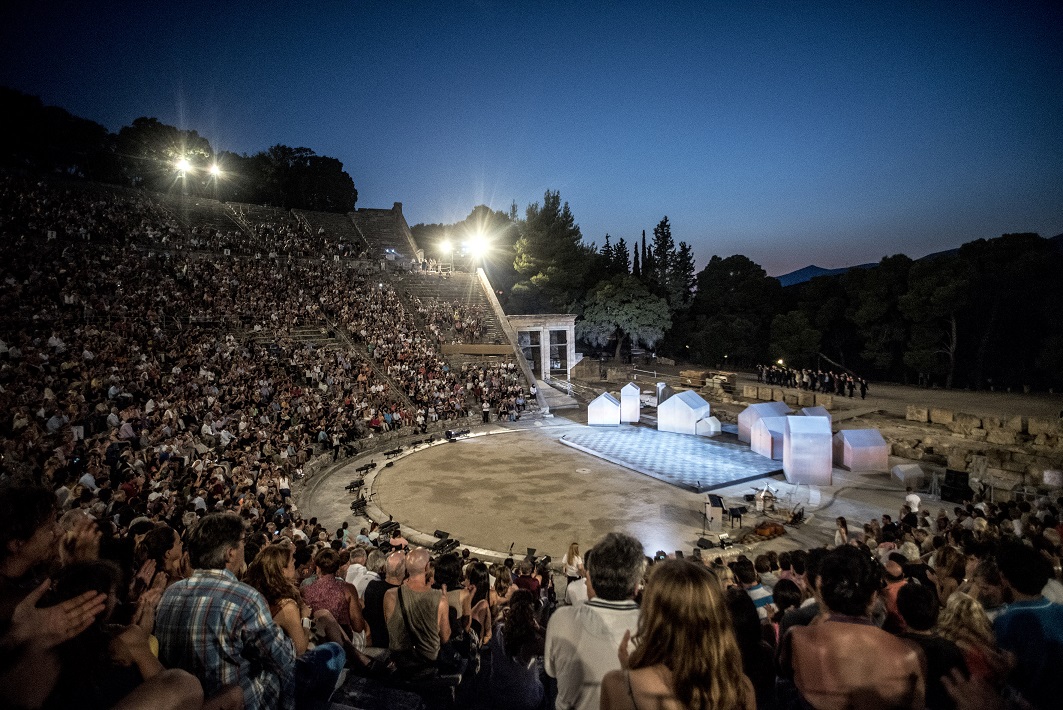 Λεωφορεία για τις παραστάσεις στο Αρχαίο και το Μικρό Θέατρο Επιδαύρου
