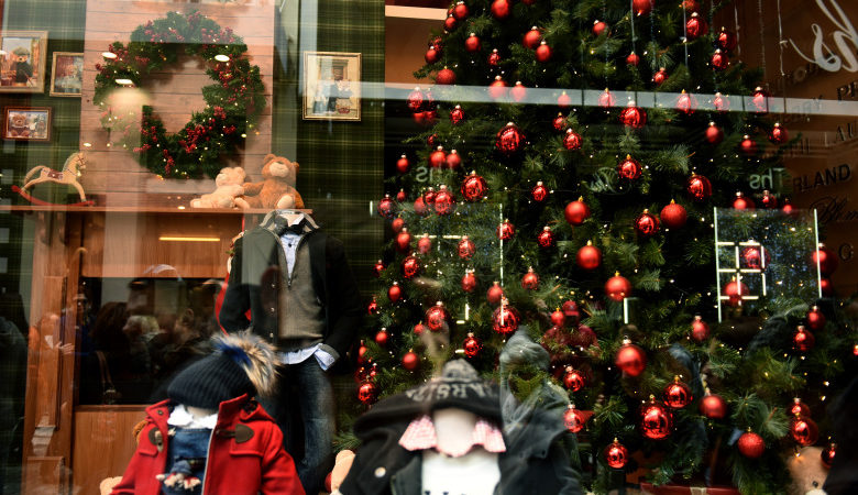 Επιχείρηση «σώστε τα Χριστούγεννα»: Ζεστό κρατικό χρήμα 2,5 δισ. ευρώ για να σωθεί η αγορά