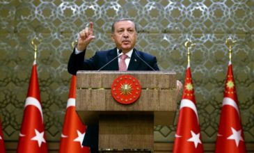 Ο Ερντογάν απειλεί να επεκτείνει τις επιθέσεις στη βόρεια Συρία