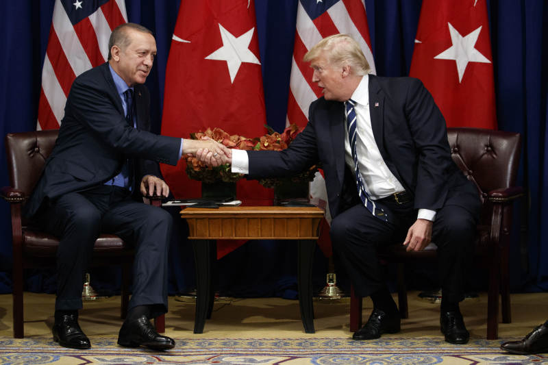 Ύμνοι Τραμπ για τον… φίλο του τον Ερντογάν