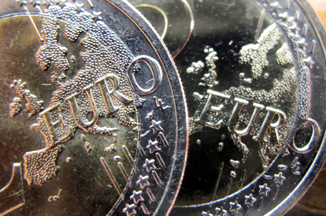 Το ευρώ σημειώνει άνοδο κατά 0,08% και διαμορφώνεται στα 1,1926 δολάρια