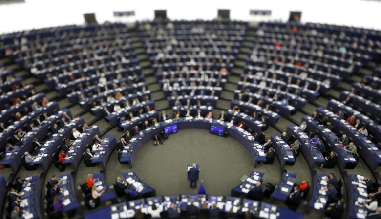 Qatargate: Άρση της ασυλίας των Ταραμπέλα και Κοτσολίνο αποφάσισε το Ευρωπαϊκό Κοινοβούλιο
