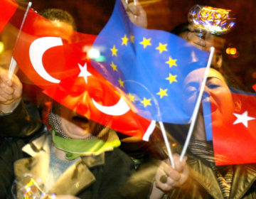 Η Κομισιόν ενέκρινε χρηματοδότηση 1,41 δισ. για πρόσφυγες στην Τουρκία