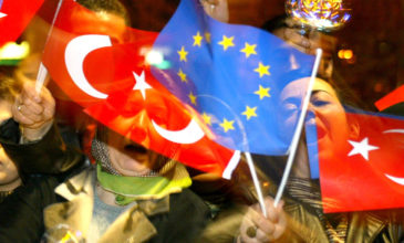 Η Κομισιόν ενέκρινε χρηματοδότηση 1,41 δισ. για πρόσφυγες στην Τουρκία