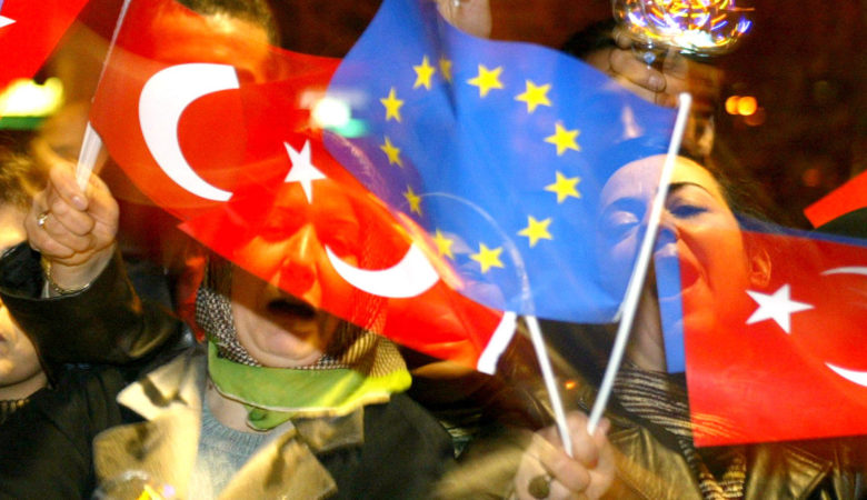 «Μαχαίρι» στα χρήματα που δίνει η ΕΕ στην Τουρκία ζητούν οι ευρωβουλευτές