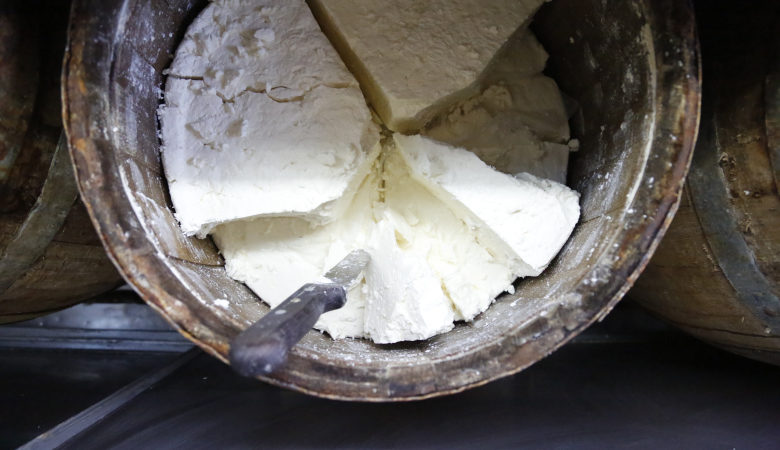 Eταιρεία «ελληνοποίησε» ως φέτα 7,7 τόνους βουλγάρικου πρόβειου τυριού