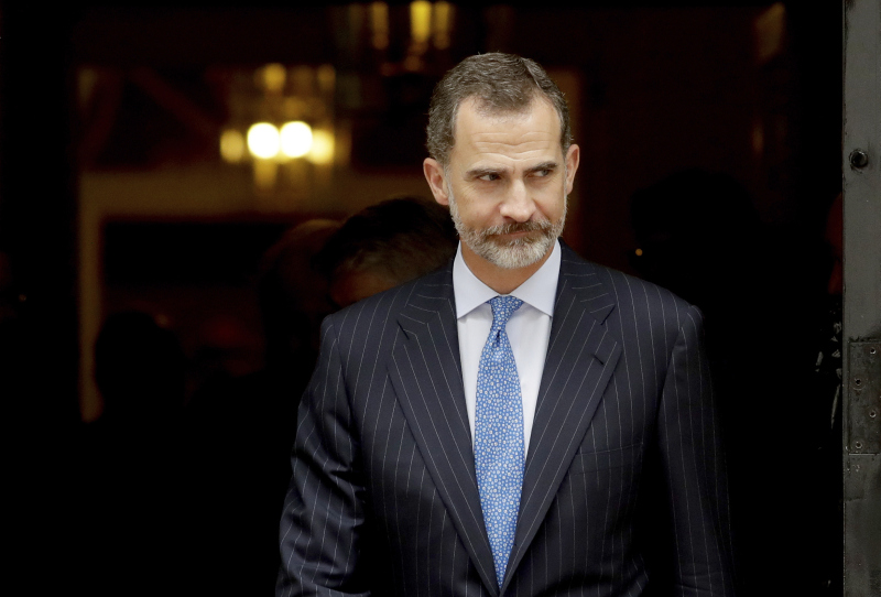 Ο βασιλιάς της Ισπανίας κατακεραυνώνει το δημοψήφισμα στην Καταλονία
