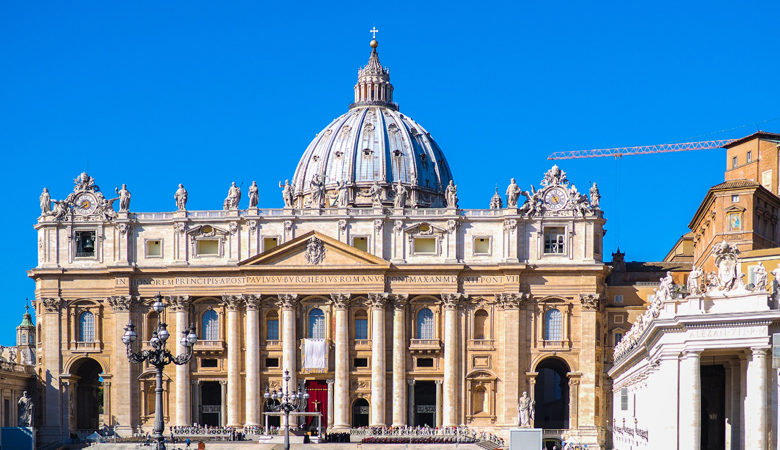 Πανικός στο Βατικανό από άνδρα με μαχαίρι που ούρλιαζε: «Θα σας σκοτώσω όλους»