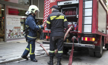 Έβαλαν φωτιά σε κάδους απορριμμάτων στη Θεσσαλονίκη
