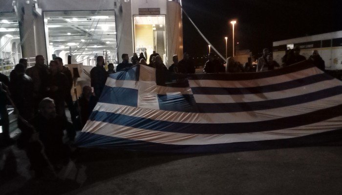 Χανιώτες φώναξαν «η Μακεδονία είναι ελληνική» στο λιμάνι της Σούδας