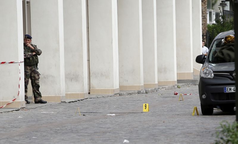 Συνελήφθη μετά από καταδίωξη ο δράστης της επίθεσης στο Παρίσι