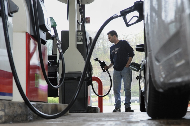 Με νόμο αλλάζει το μείγμα της βενζίνης που θα βάζουμε στα οχήματά μας