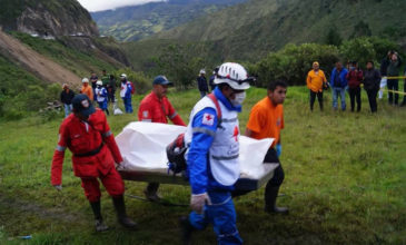 Βράχια και λάσπες παρέσυραν λεωφορείο στη Κολομβία- 13 Νεκροί