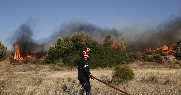 Μάχη με τις φλόγες στο Γιαννισκάρι Αχαΐας
